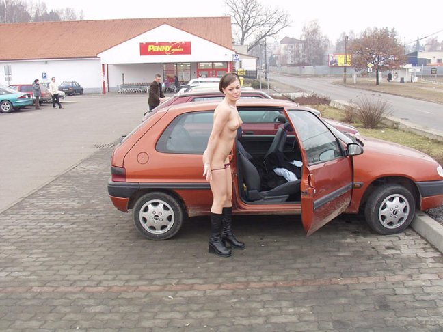 Mariek - Nude in Public
