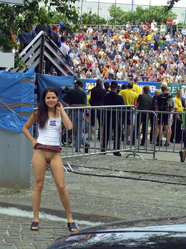 Nicole - Nude in Public